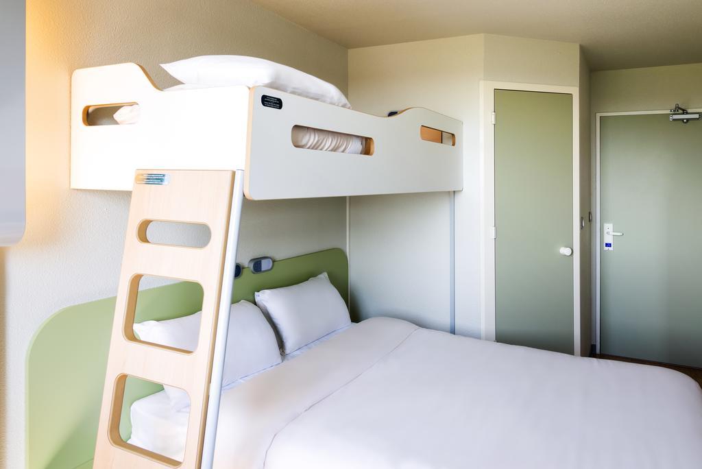 Chambre Triple avec 1 Lit Double et 1 Lit Superposé
